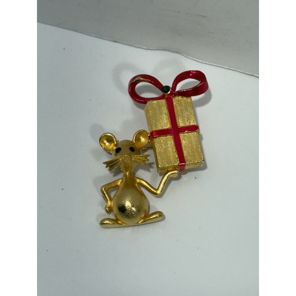 Vintage Rare‎ MYLU Rhinestone Enamel Mouse Holding Christmas Present Pin Brooch
